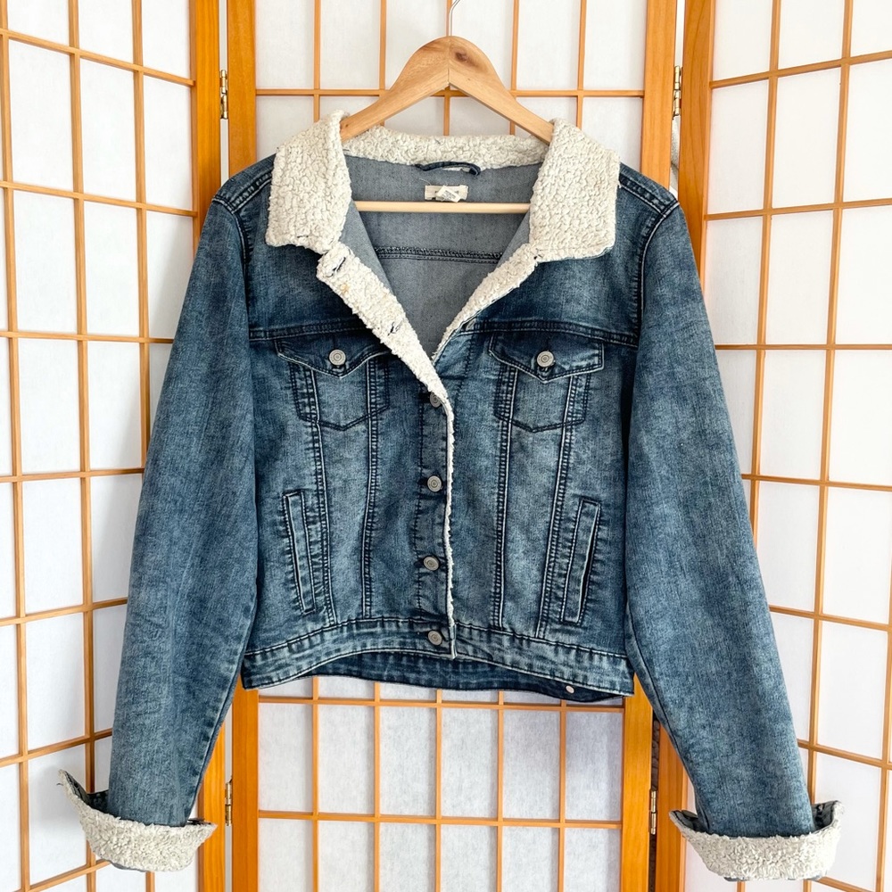 • sherpa collared blue acid wash jean jacket •